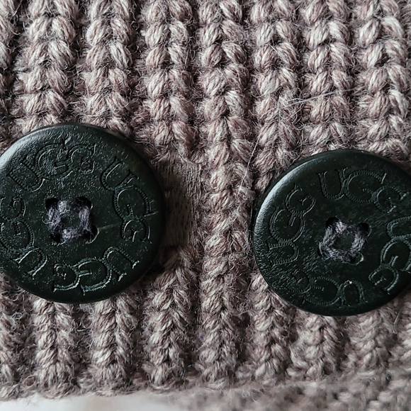 UGG Cardy # 5649 soft brown knit with Ugg wooden 2 button boots. Size 5 - Picture 8 of 16